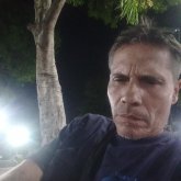 Mujer educada y confiable. Tranquilo