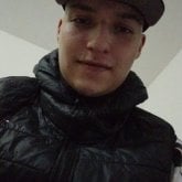 Estudiante. Salir y si sucede algo más