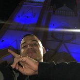 Conocer personas nuevas. Alegre,