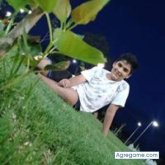 Busco: MuejeresMe defino: Hombre