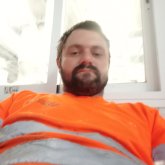 Busco ligar. Buscó una chica alegre de