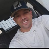 Emprendedor. Mujeres mayores. Soltero