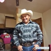 Busco pareja. Alegre.