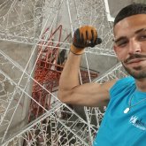 Busco chicas de 18 a 35 años. Joven,