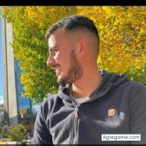 Busco pareja. Hola soy chileno viajo