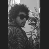 Arquitecto. Mujeres, edad menores a 25.