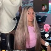 Chica alegre para conocet. Sináptica