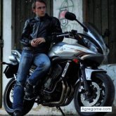 Chatear con motoquero22 de Luis Guillón