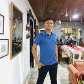 Hombres, uniformados y elegantes.