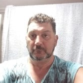 Busco hacer amistades. Serio y formal.