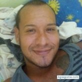 Travajar. Mujeres , amigas. Una persona