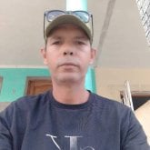 Busco ligar. Buscó una mujer para