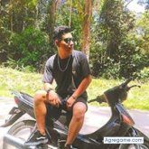 Busco pareja. Mujeres alegres y