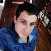 Busco chatear. Amistad o algo más y.