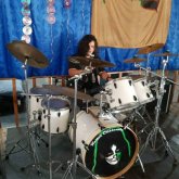 Trabajo. Lo que surja. Emo rockero.