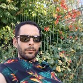 Mujer que tenga menos de 50 años.