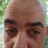 Operario en una fabrica. Una mujer para