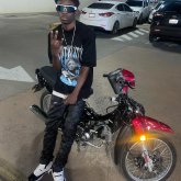 Busco pareja. Me gustan blanca y morena.