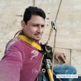 Trabajo. Busco matrimonio.