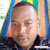 Busco pareja. Hombre alegre. Muchas