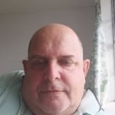 Busco ligar. Hombres más bien maduros.