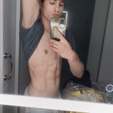 Nada en concreto hehe. Guapo con buen