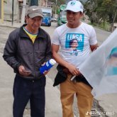 Maestro. Mujer alegre cariñosa. Amable