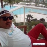 Comerciante. Busco pareja. Una mujer.