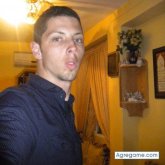morenote chico soltero en Sevilla