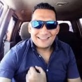 Comerciante. Una mujer bonita cariñosa