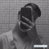 Trabajo. Busco ligar. Busco conocer