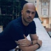 Una mujer para hacernos compañía y ver