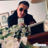 Trabajando. Busco pareja. Una mujer.