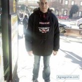 Reponedor. Busco ligar. Mujeres. Timido.