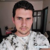 Busco: Pareja idealMe defino: Trabajador, entrovertido,