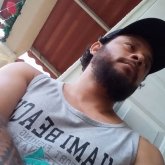 Mujeres. Hombre. Los autos.