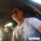 Busco pareja. Mujeres. Un hombre alegre.