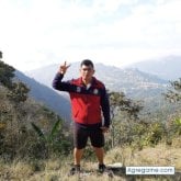 Busco pareja. Conocer chicas. Alto.