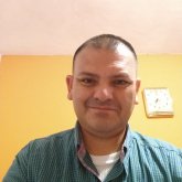 Constructor. Busco ligar. Solo mujeres