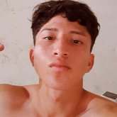 Trabajo. Busco una relación. Soltero,