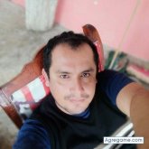 Busco ligar. Hombres. Una persona