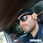 Busco conocer gente. Hombre con