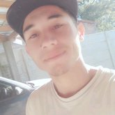 Busco ligar. Mueres. Un chico simple. No