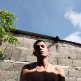 Militar. Busco ligar. Mujer, flaca,