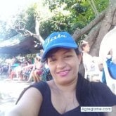 Busco hacer amistades. TENER A ALGUIEN