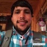 Busco ligar. Chicas. Atento. Ajedrez. 