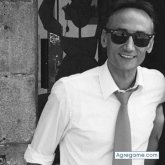 Explorando51 chico soltero en Sant Just Desvern