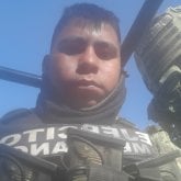 Busco pareja. Chicas. Un poco tímido.