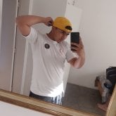 Busco pareja. Alguien. Alguien.