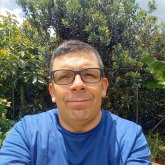 Mujer tierna  alegre detallista